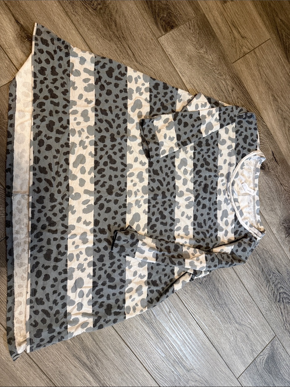 Honeyme Gray & Cream Leopard Stripe Long Sleeve Top